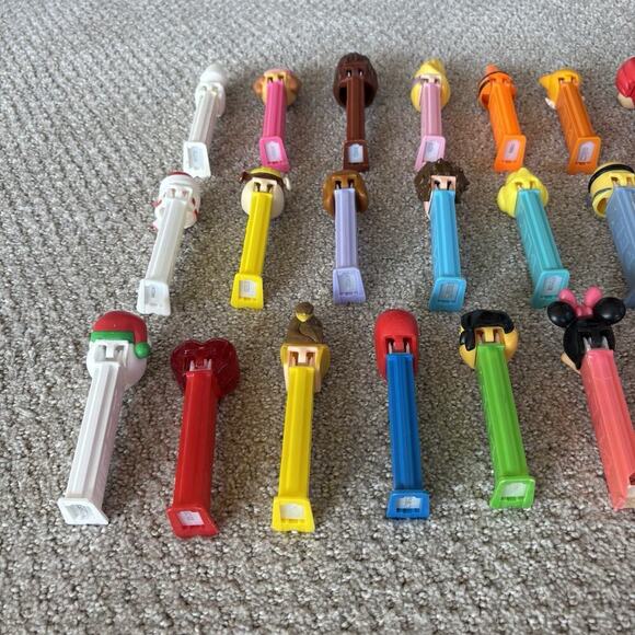 LOT OF PEZ DISPENSERS DISNEY, STAR WARS, SEASONAL + - Picture 8 of 9